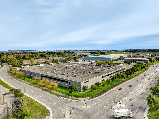 Plus de détails pour 2001 Boul Des Sources, Pointe-claire, QC - Industriel à louer