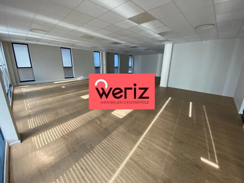 Office in Marseille for lease - Interior Photo - Image 2 of 11