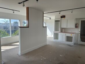 820 Manhattan Ave, Manhattan Beach, CA for lease Interior Photo- Image 2 of 8