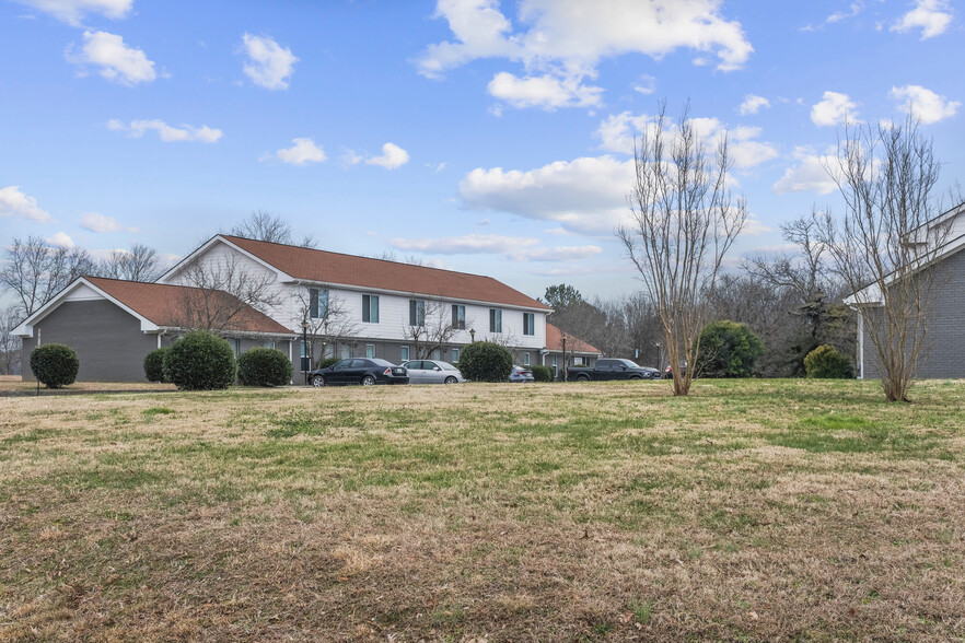 303 Johnson Ln, Tullahoma, TN à vendre - Photo du b timent - Image 1 de 1