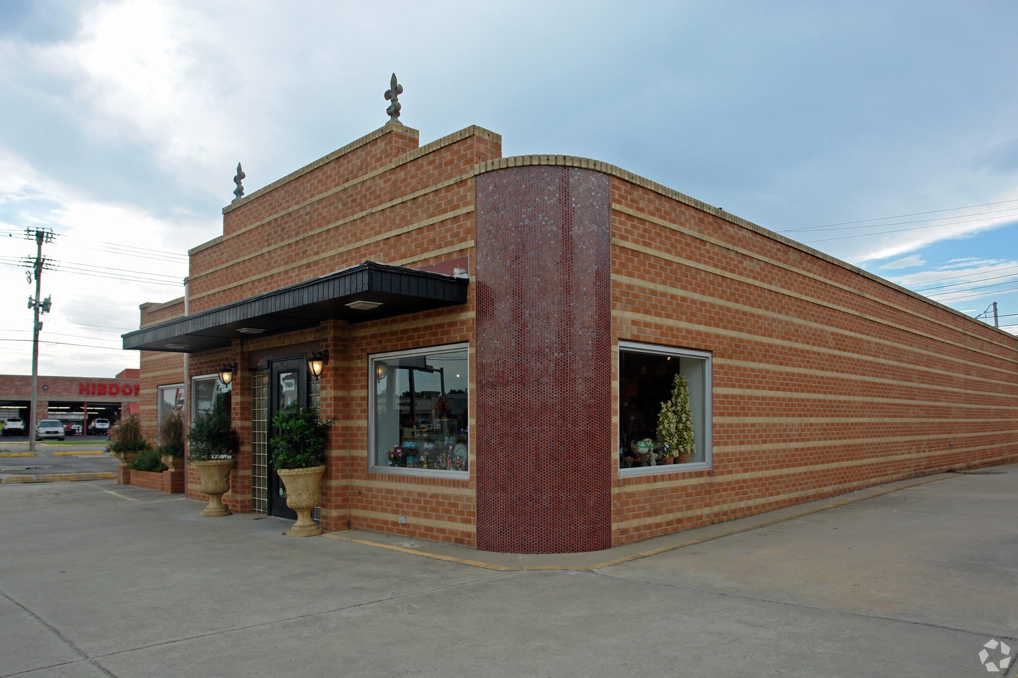 7909 N May Ave, Oklahoma City, OK for lease Primary Photo- Image 1 of 3