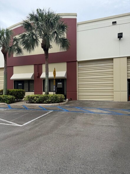 3801-3899 SW 30th Ave, Fort Lauderdale, FL for lease - Building Photo - Image 1 of 9