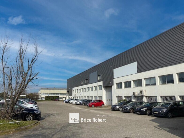 23 Avenue Des Frères Montgolfier, Chassieu à louer - Photo du bâtiment - Image 1 de 8