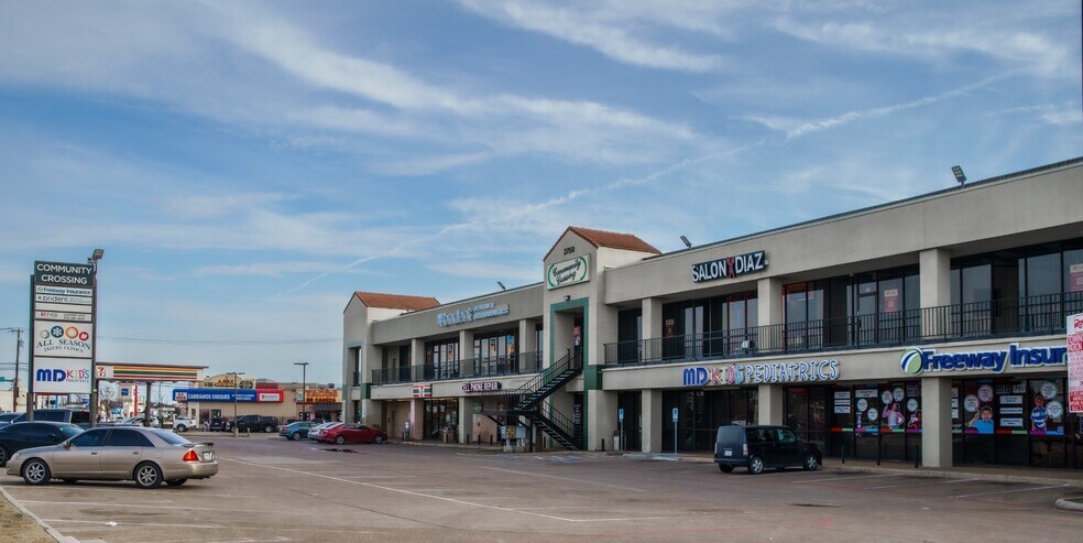 2750 W Northwest Hwy, Dallas, TX à louer - Photo du bâtiment - Image 3 de 3