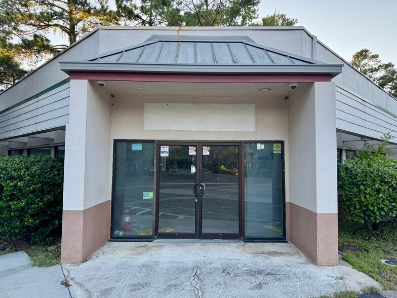3 Regency Pky, Hilton Head Island, SC à vendre - Photo du bâtiment - Image 2 de 5