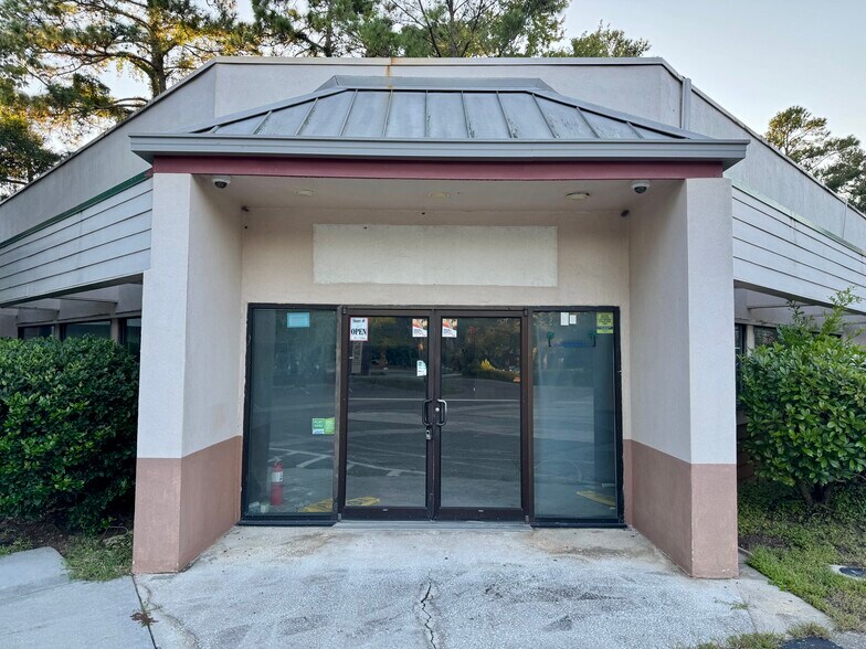 3 Regency Pky, Hilton Head Island, SC à vendre - Photo du bâtiment - Image 2 de 5