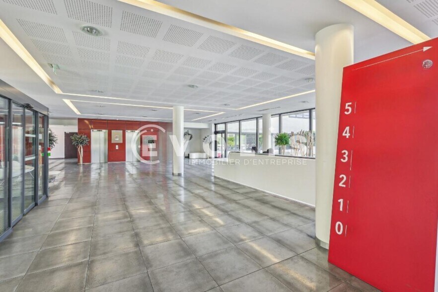 Bureau dans Rosny-sous-Bois à louer - Hall d’entrée - Image 3 de 14