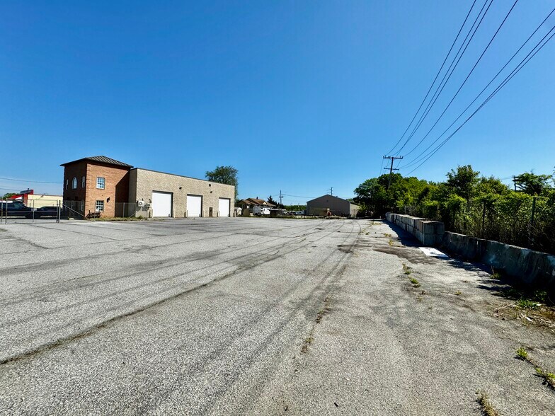 4214 North Point Blvd, Dundalk, MD à louer - Photo du bâtiment - Image 3 de 25