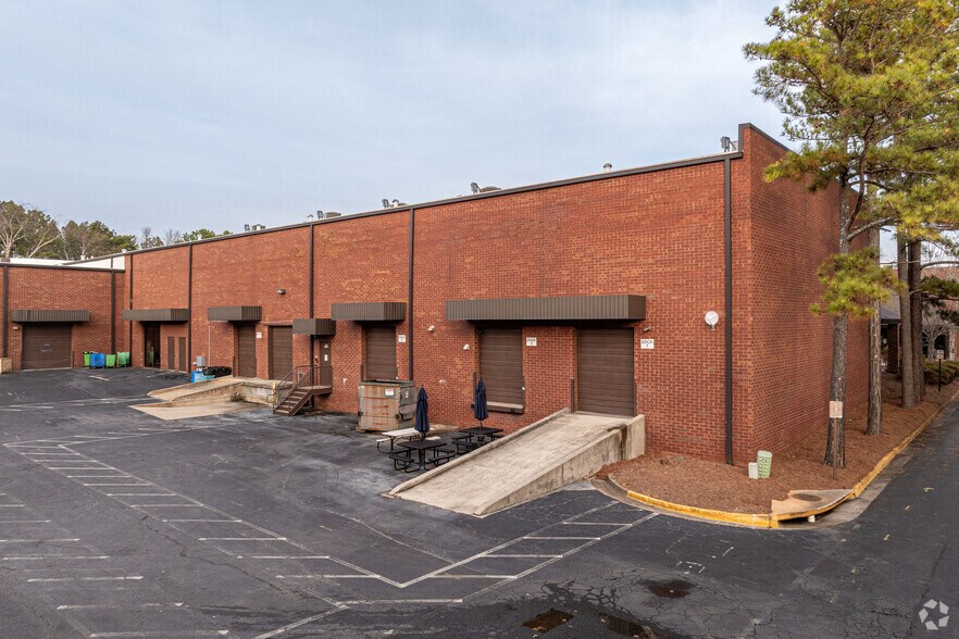 150 Hembree Park Dr, Roswell, GA à louer - Photo du bâtiment - Image 3 de 31