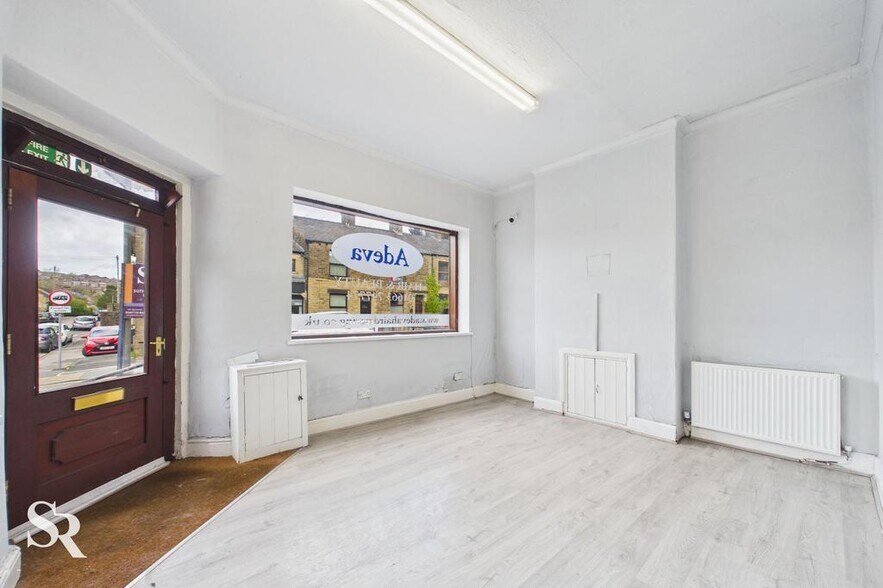 44 Church Rd, New Mills à vendre - Photo du bâtiment - Image 3 de 21