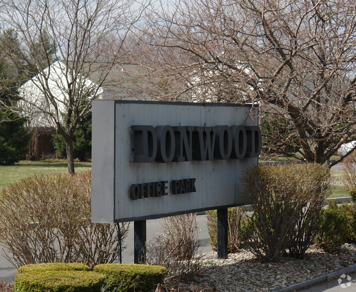 101 Old Cove Rd, Liverpool, NY for lease - Building Photo - Image 3 of 14