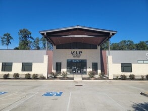 1246 N FM 3083 W, Conroe, TX à louer Photo du bâtiment- Image 1 de 12