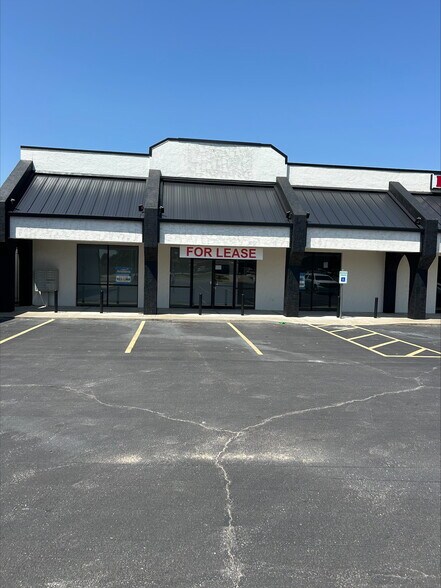 8501-8507 S Western Ave, Oklahoma City, OK for lease - Building Photo - Image 2 of 6