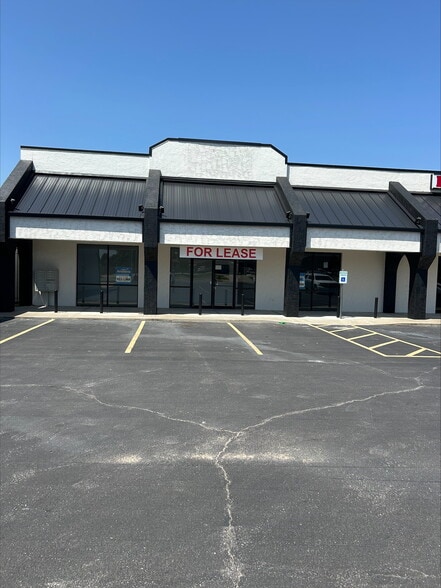 8507 S Western Ave, Oklahoma City, OK for lease - Building Photo - Image 2 of 6