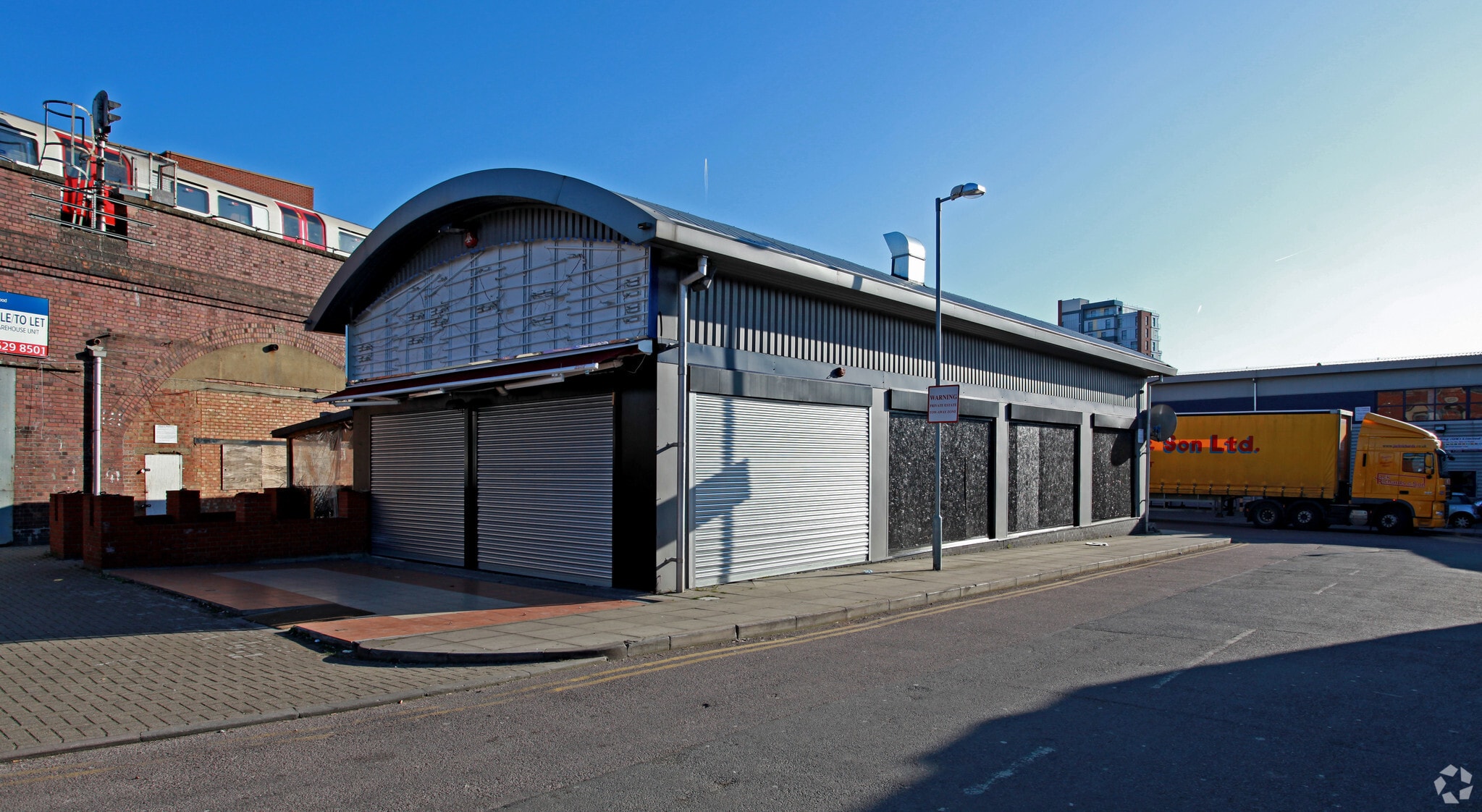 Rosemount Rd, Wembley for lease Primary Photo- Image 1 of 2