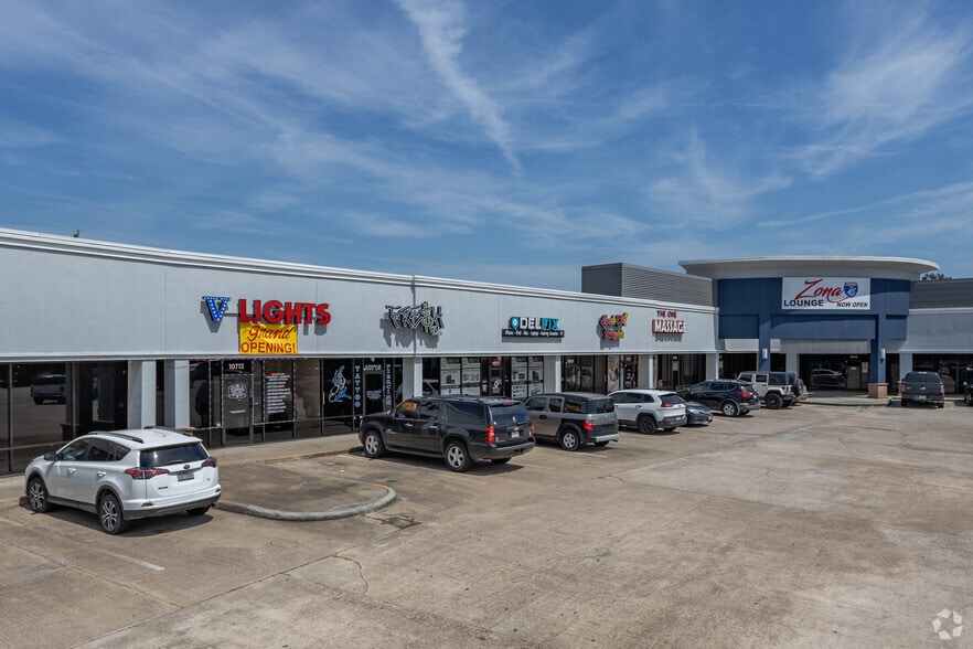 10703-10765 Gulf Fwy, Houston, TX for lease - Building Photo - Image 3 of 8