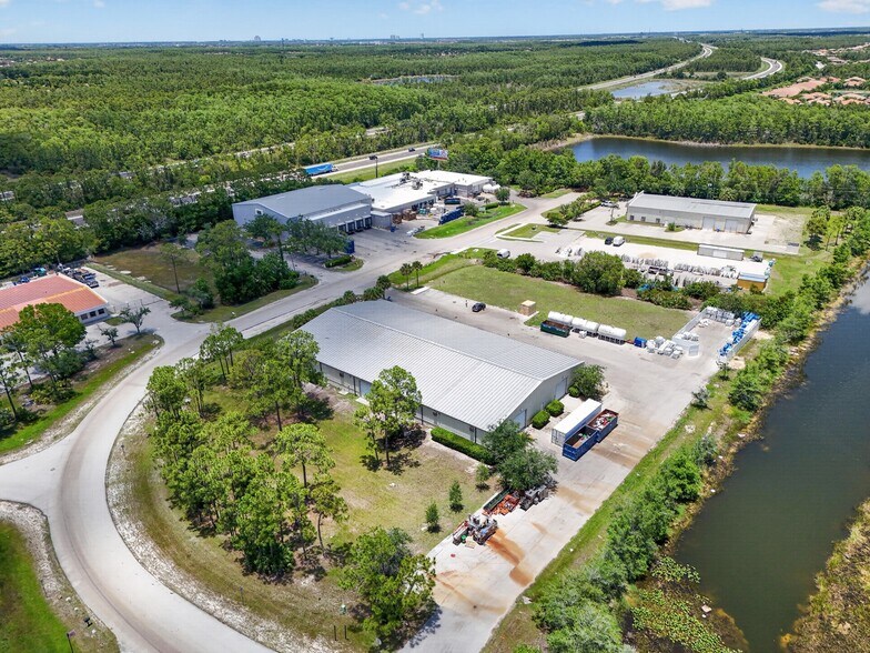 9971 Bavaria Rd, Fort Myers, FL à vendre - Photo du bâtiment - Image 3 de 14