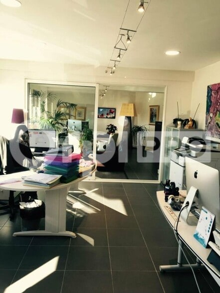 Office in Meyreuil for lease - Interior Photo - Image 1 of 7