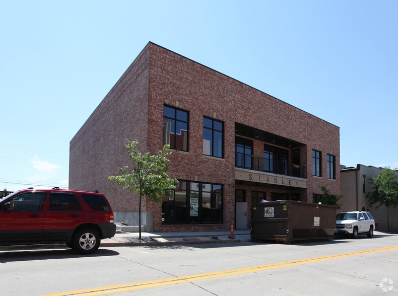 308-312 SE Douglas St, Lee's Summit, MO for sale - Building Photo - Image 3 of 5