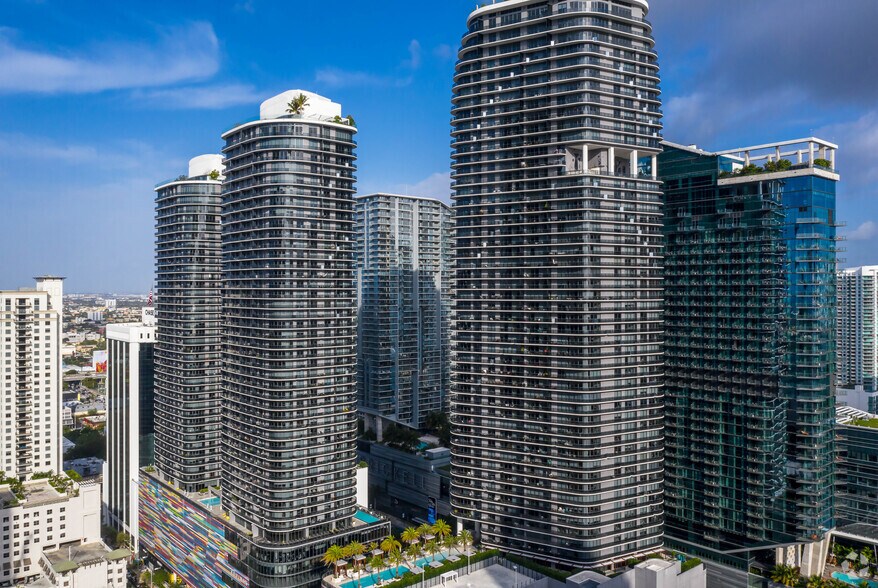 25 SW 9th St, Miami, FL à louer - Photo du bâtiment - Image 1 de 69