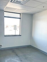 2005 S Elm Pl, Broken Arrow, OK for lease Interior Photo- Image 1 of 6