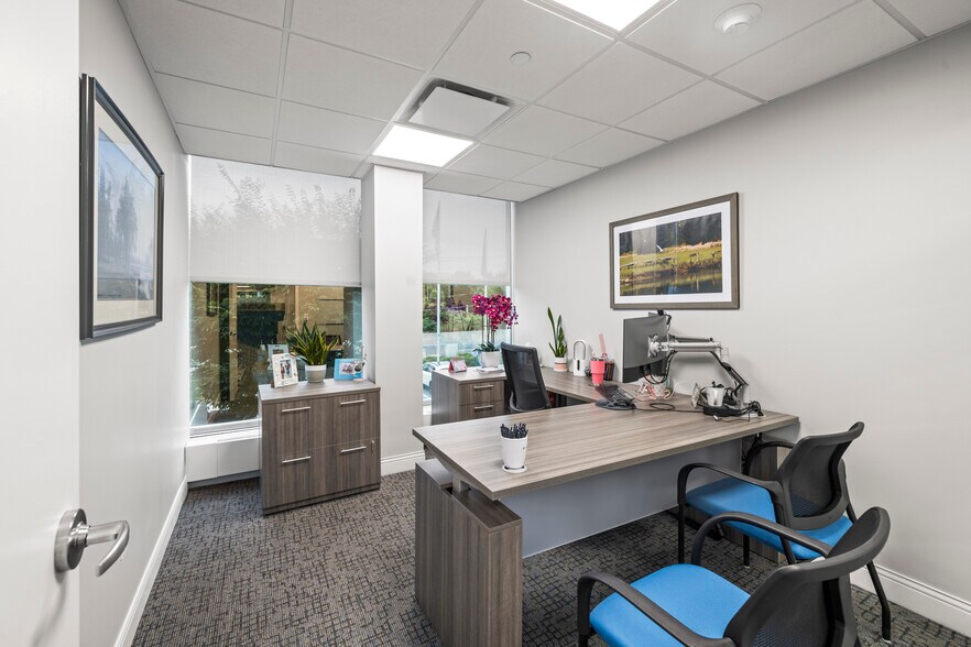 275 Broadhollow Rd, Melville, NY for lease - Building Photo - Image 3 of 19