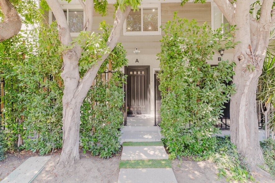 4405 Ventura Canyon Ave, Sherman Oaks, CA à vendre - Photo du bâtiment - Image 2 de 35