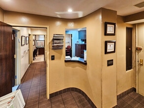 870 5th Ave, New York, NY for lease Interior Photo- Image 1 of 4