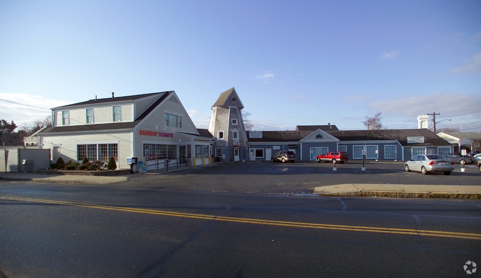 621-631 Main St, Hyannis, MA for lease - Building Photo - Image 2 of 5