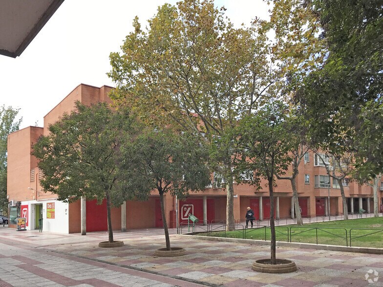 Plaza Antonio Machado, 5, Rivas-Vaciamadrid, Madrid à louer - Photo du bâtiment - Image 2 de 4