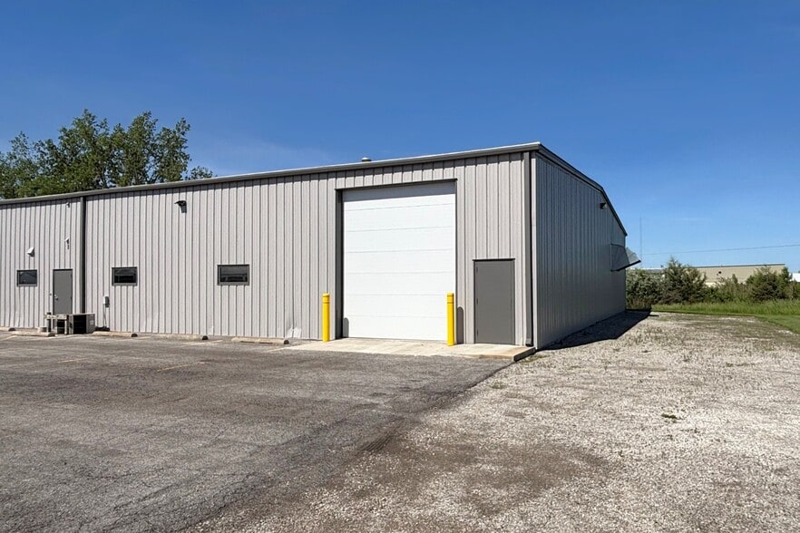 7007 Trafalgar St, Fort Wayne, IN for lease - Building Photo - Image 3 of 18