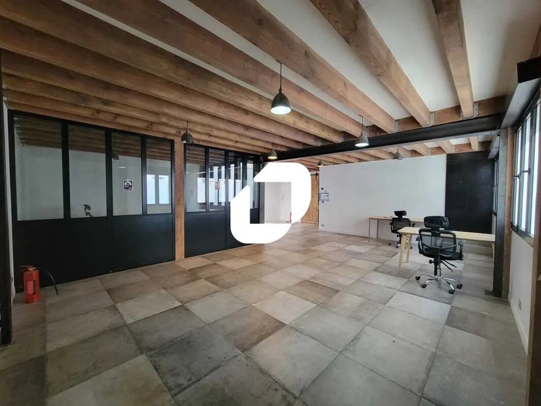 Office in Ivry-sur-Seine for lease Interior Photo- Image 1 of 6