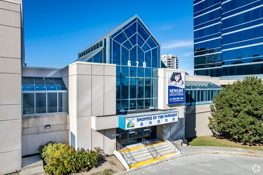 670 Hwy-7 E, Richmond Hill, ON à vendre - Photo du bâtiment - Image 3 de 24