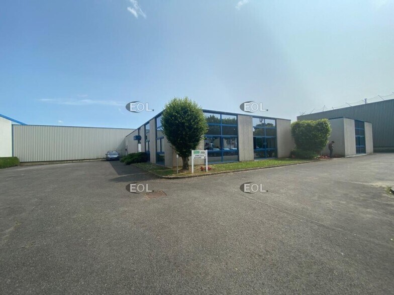 Flex in Saint-Pierre-du-Perray for lease - Building Photo - Image 2 of 24