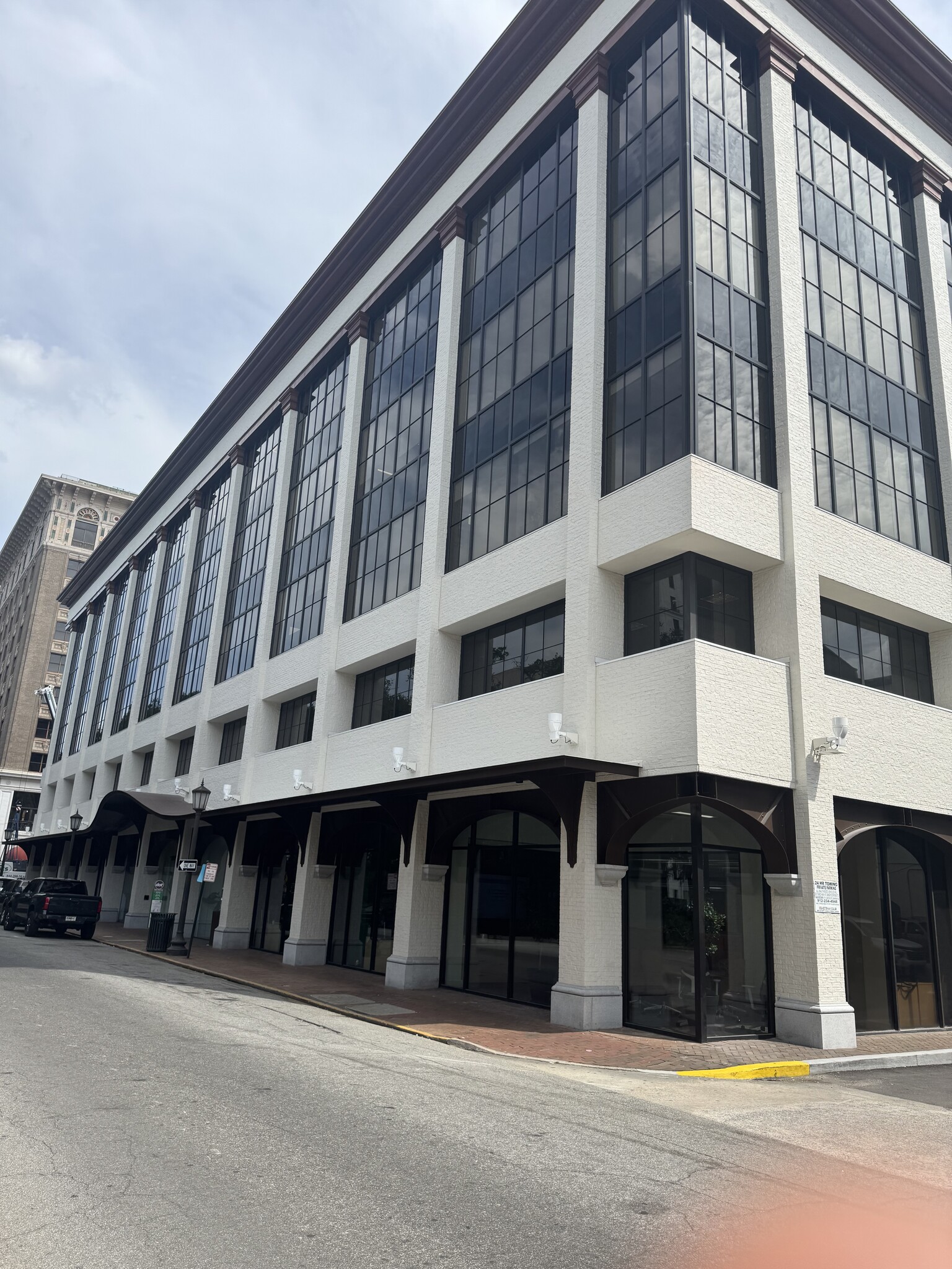 33 Bull St, Savannah, GA for lease Interior Photo- Image 1 of 4