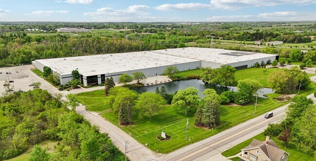 Plus de détails pour 5201-5401 W Donges Bay Rd, Mequon, WI - Industriel à louer