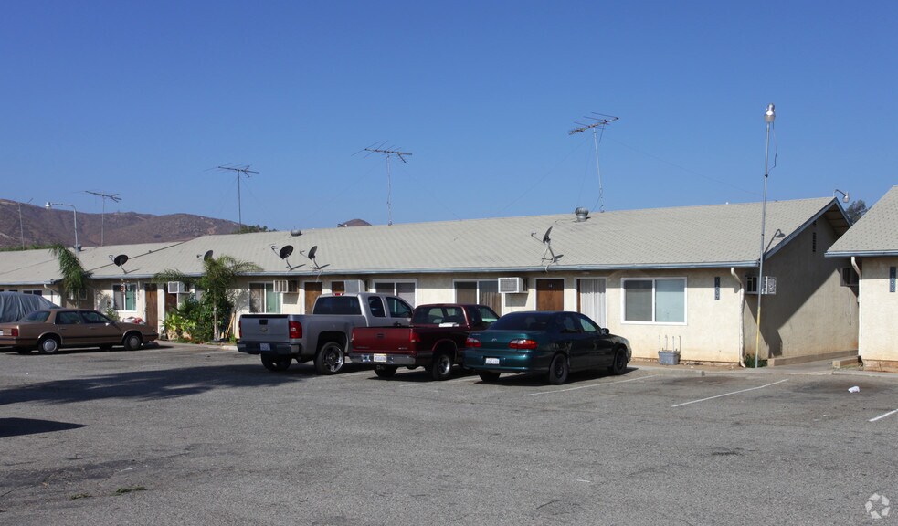 3859 Stobbs Way, Jurupa Valley, CA à louer - Photo du bâtiment - Image 3 de 4