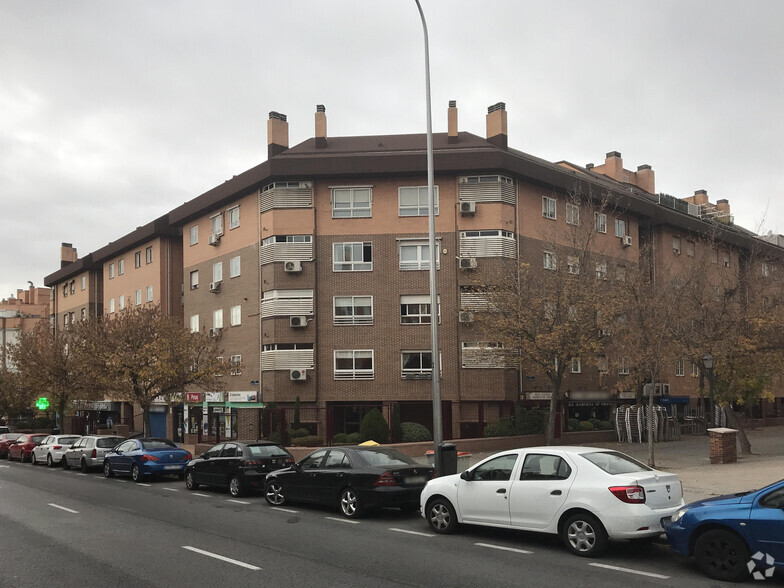 Calle De La Fuente Carrantona, 51, Madrid, Madrid à louer - Photo du bâtiment - Image 2 de 3