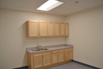 431 Railroad Ave, Camp Hill, PA for lease Interior Photo- Image 2 of 7