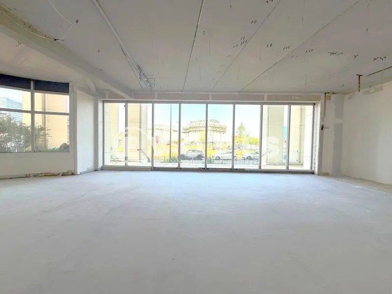 Office in Bordeaux for lease Interior Photo- Image 1 of 8