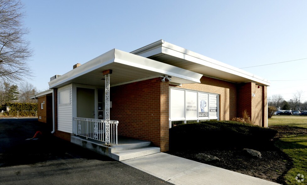 854 Livingston Ave, North Brunswick, NJ à vendre - Photo du bâtiment - Image 2 de 4