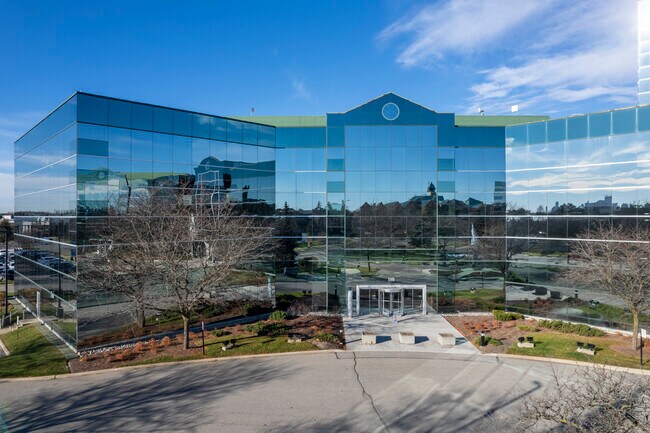 Plus de détails pour 110 Matheson Blvd W, Mississauga, ON - Bureau à louer