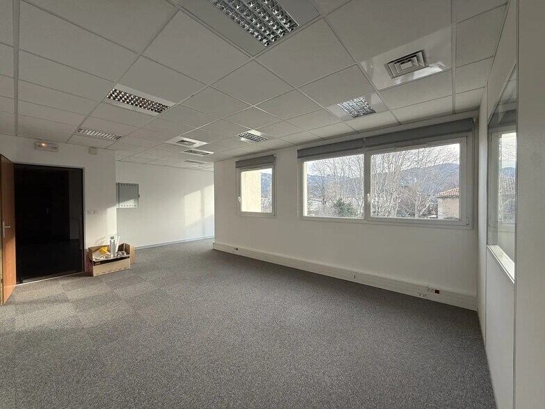 Bureau dans Gémenos à louer - Photo intérieure - Image 1 de 8