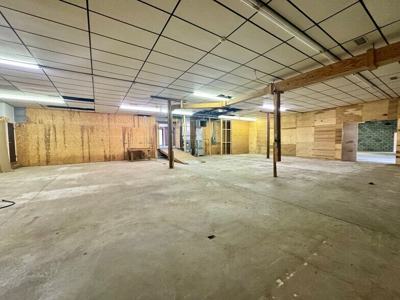 868 State Route 3 and 12, Hinton, WV à vendre - Photo intérieure - Image 2 de 78