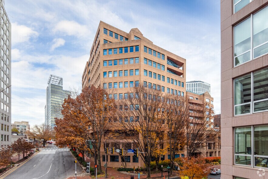 4800 Montgomery Ln, Bethesda, MD à louer - Photo du bâtiment - Image 2 de 9