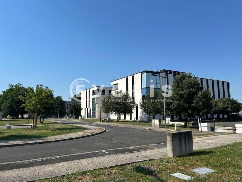 11 Avenue De Canteranne, Pessac for lease - Building Photo - Image 1 of 5