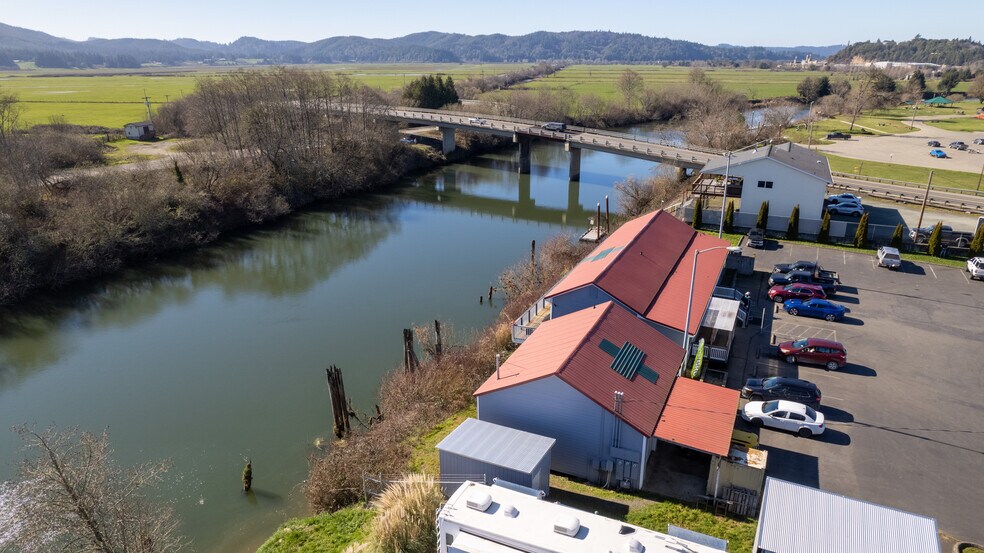 751 Riverside Dr, Coquille, OR à vendre - Photo du bâtiment - Image 2 de 28