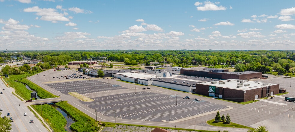 3701 S Main St, Elkhart, IN for lease - Building Photo - Image 3 of 26