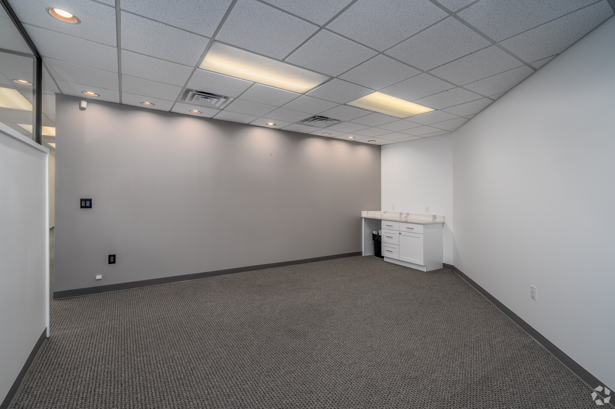 31919 1st Ave S, Federal Way, WA for lease Interior Photo- Image 1 of 7