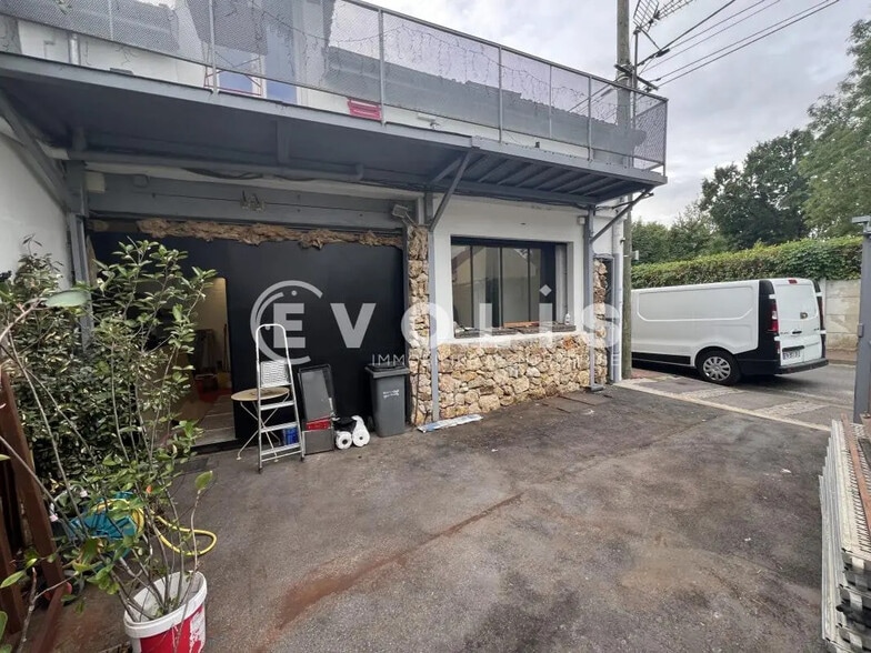 Flex in Noisy-le-Grand for lease - Building Photo - Image 1 of 9